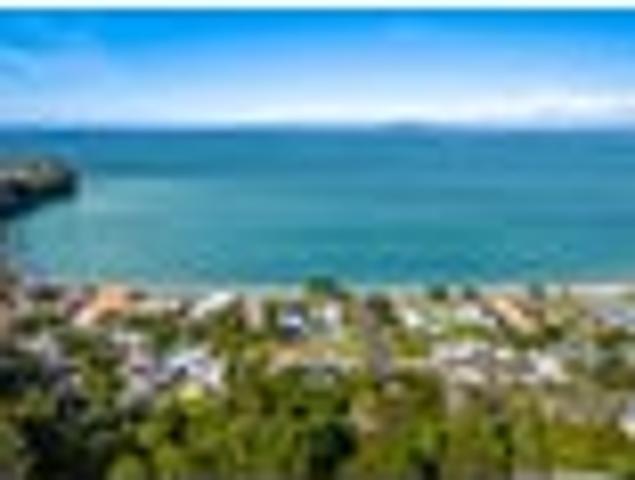 Beachside Beauty with Dual Living
