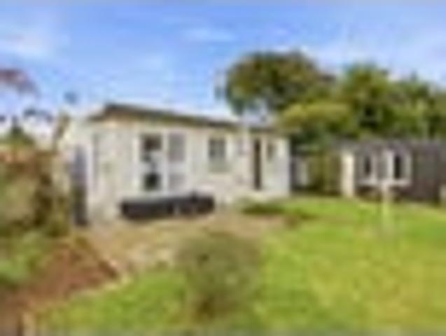 Beachside bliss – renovated and ready to go!