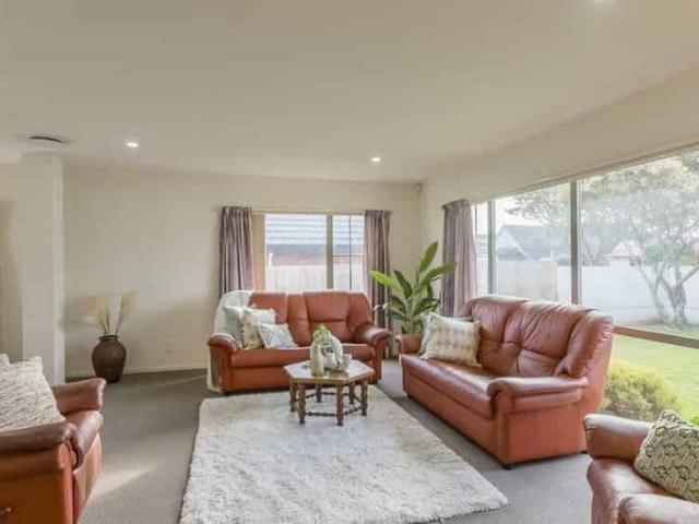 Beachside Family Living with Space for Everyone