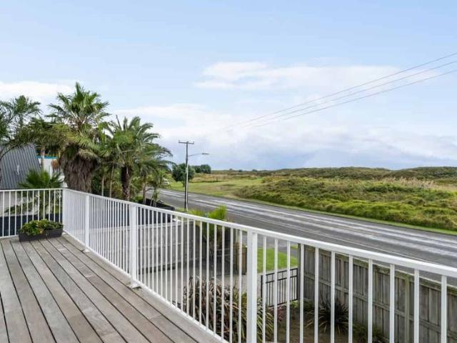 Beachside Family Living, Directly Opposite Papamoa Beach