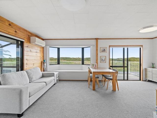 Beachside Family Living, Directly Opposite Papamoa Beach