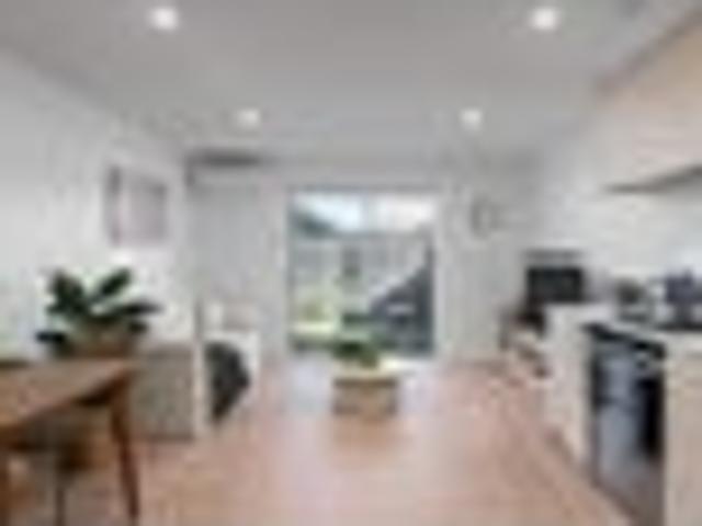 Beachside Living – Easy, Modern, Low Maintenance