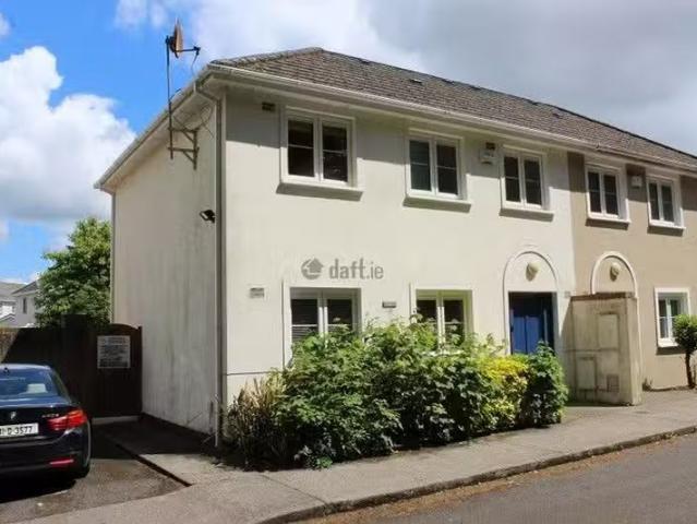 Bealing Crescent, Bealing Village, Tyrrelstown, Dublin 15 is f.