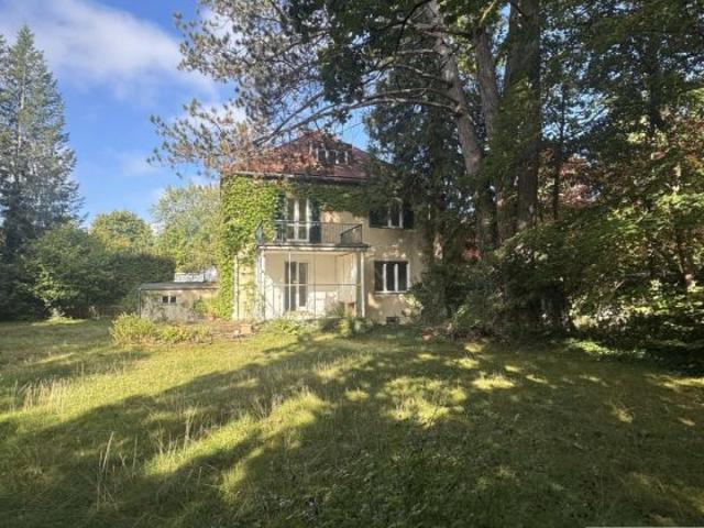 Reserviert/ Bebautes Eckgrundstück mit ca. 1.303 m² sanierungsbedürftigen Altbestand in München Harlaching