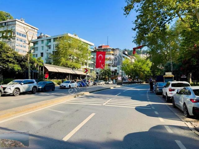 Bebek'te Anacadde Üzerinde 30 M2 Nadir Çıkan Satılık Dükkan