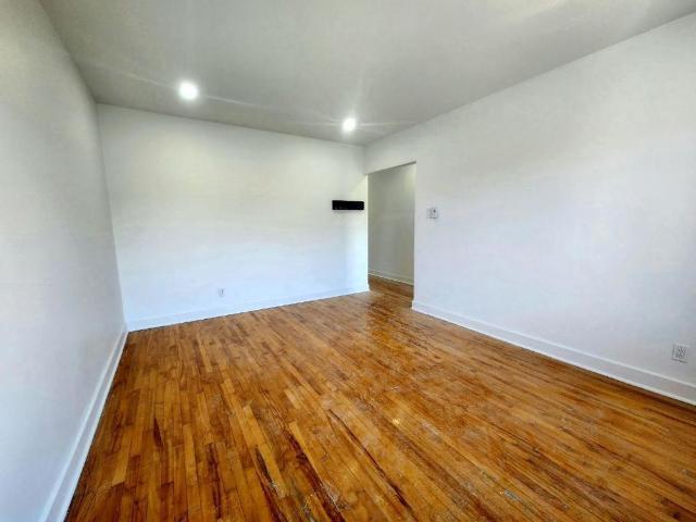 Because You Deserve Renovated 4 1/2 TOP FLOOR, Ville Emard, Monk