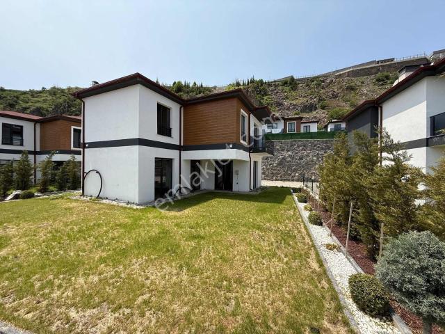Becen Mah. 3.5+1 450 M2 Villa