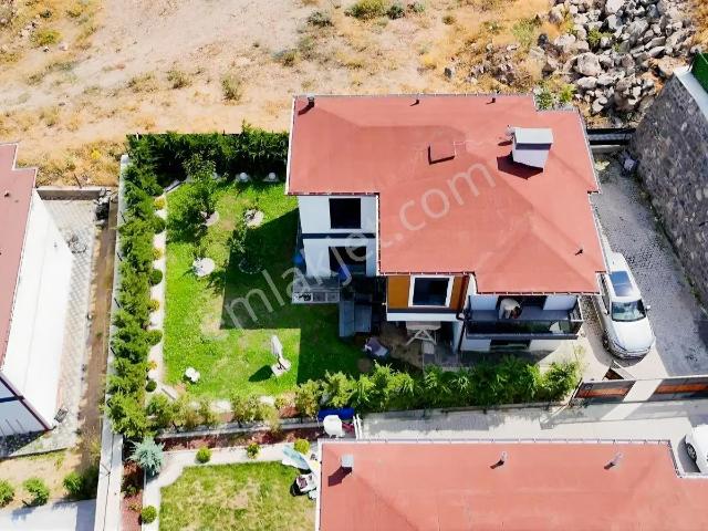 Becen Mah. 3.5+1 450 M2 Villa