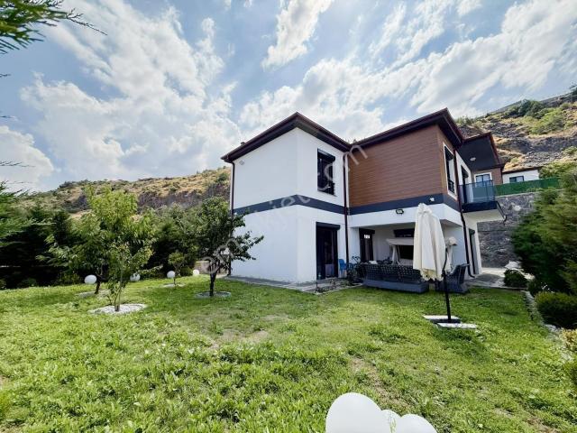 Becen Mah. 3.5+1 Özel Peyzajlı Villa