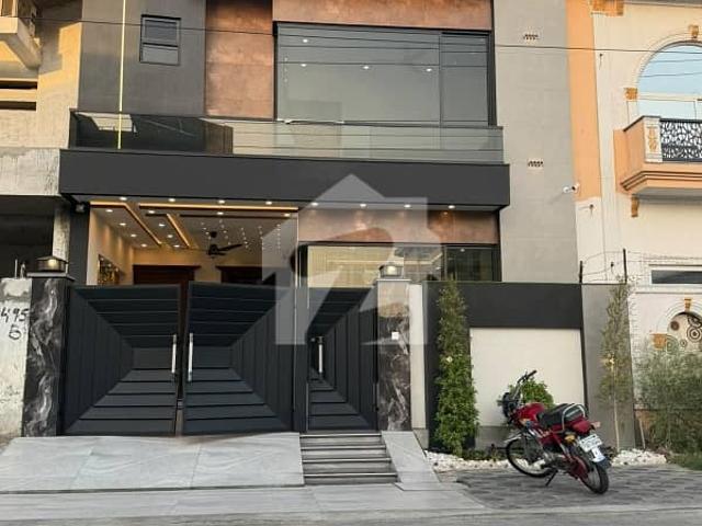 Become Owner Of Your Prime Location House Today Which Is Centrally Located In Central Park Block B In Lahore