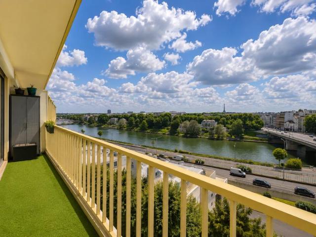 Bécon Beau 3 pièces avec balcon, vue dégagée, parking et