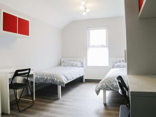 Bed for rent 6 bedroom flat for rent in Cabra East, Dublin