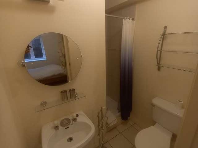 Bed for rent in 2 bedroom apartment in Waterville, Dublin