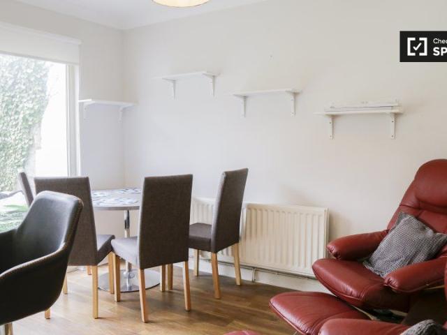 Bed for rent in 4 bedroom house, Stoneybatter, Dublin