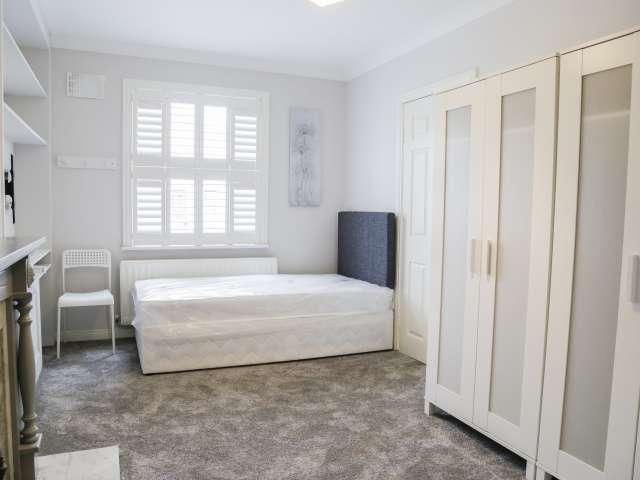 Bed for rent in 4 bedroom house, Stoneybatter, Dublin