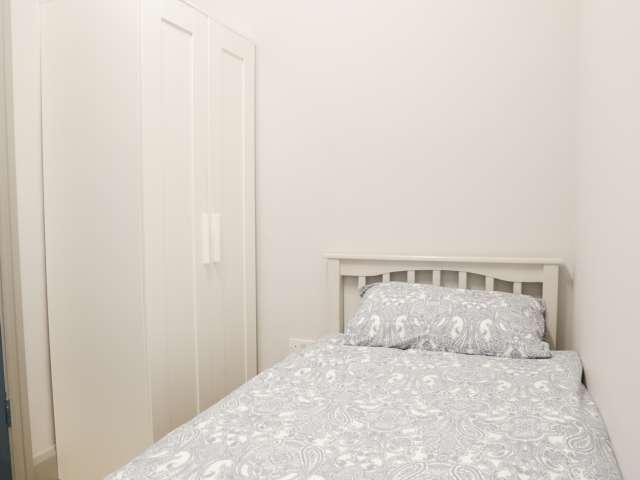 Bed for rent in 6 bedroom house in Phibsborough