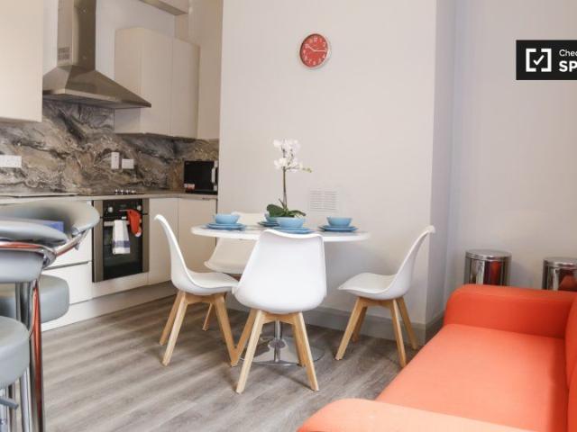 Bed for rent in 6 bedroom house in Phibsborough