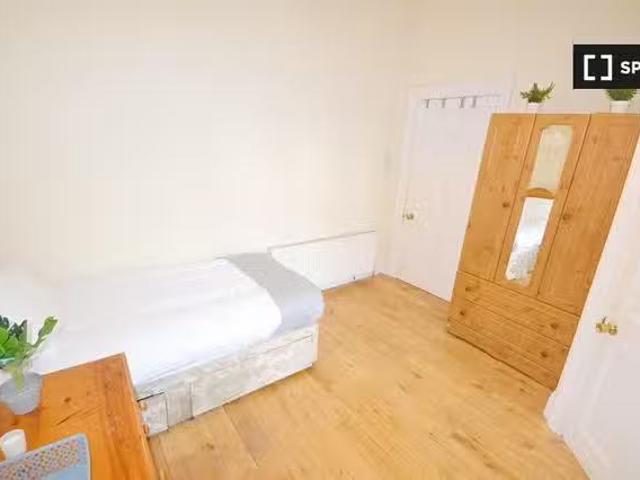 Bed for rent in shared room, 5 bedroom house, Phibsborough
