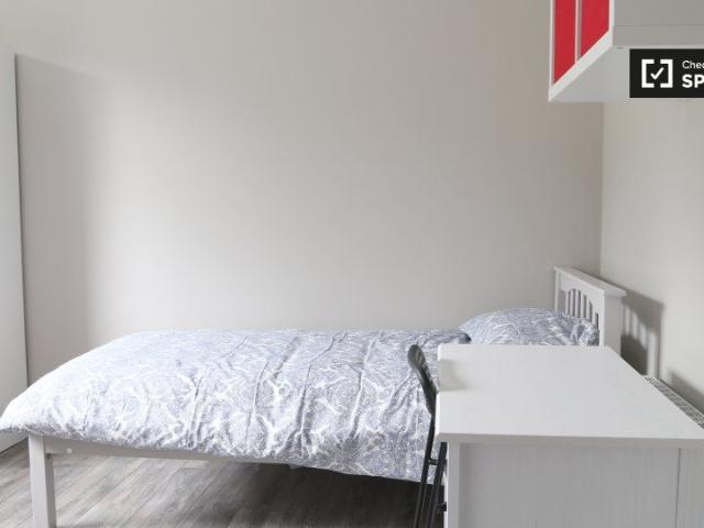 Bed in 4 bedroom flat for rent in Whitehall, Dublin