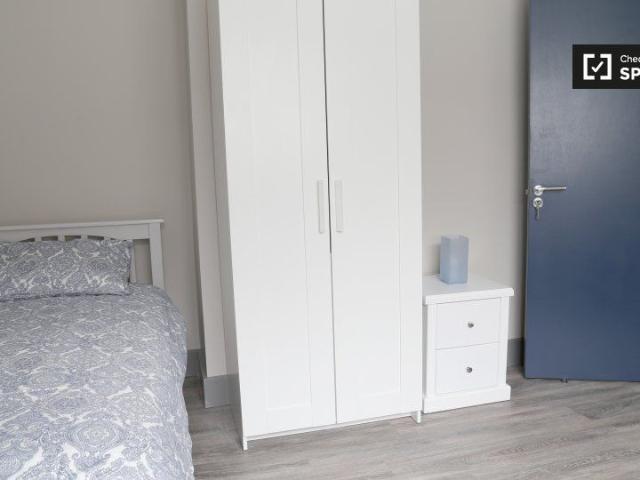 Bed in 4 bedroom flat for rent in Whitehall, Dublin
