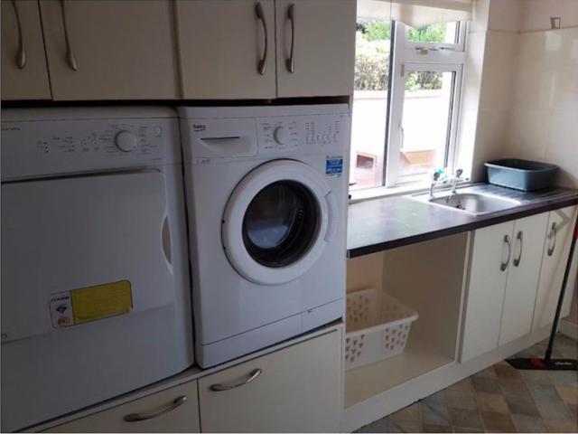 Bed in charming twin bedroom in Drumcondra