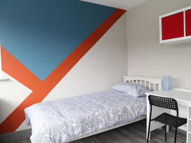 Bed in a welcoming twin bedroom, near the Dublin City University