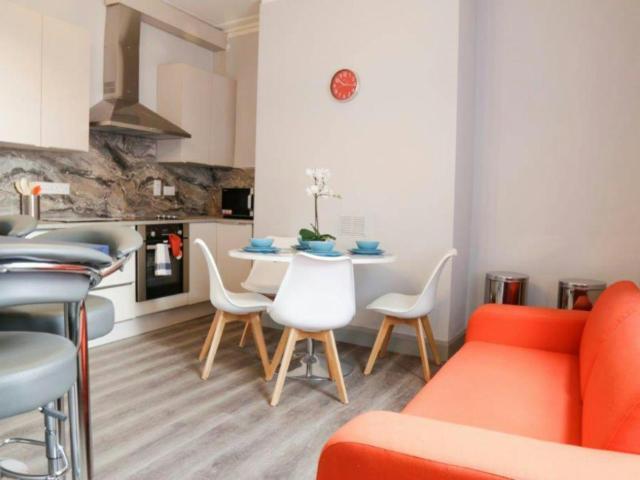 Bed in a welcoming twin bedroom, in Phibsborough