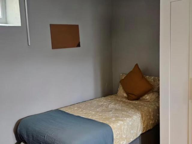 Bed in a comfy twin bedroom, near the Broadstone University train station