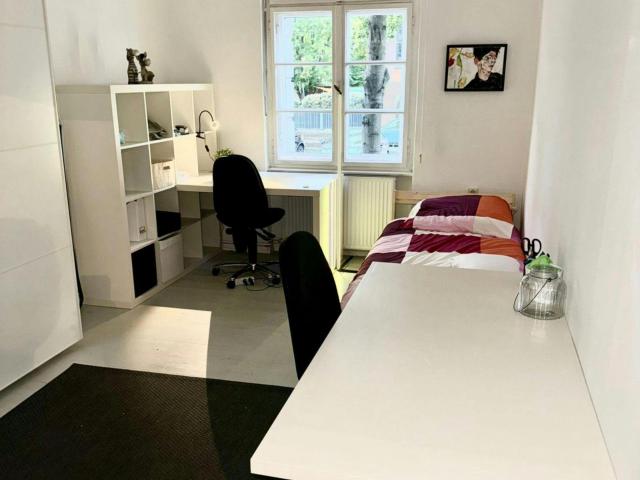 Bed in a cosy twin bedroom, in Spandau