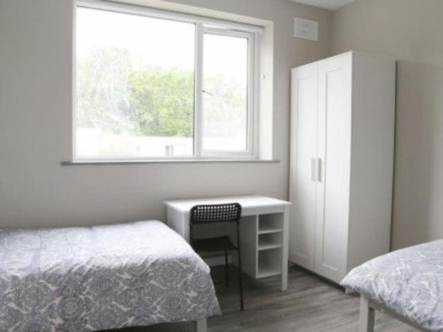 Bed in a homely twin bedroom, near Albert College Park