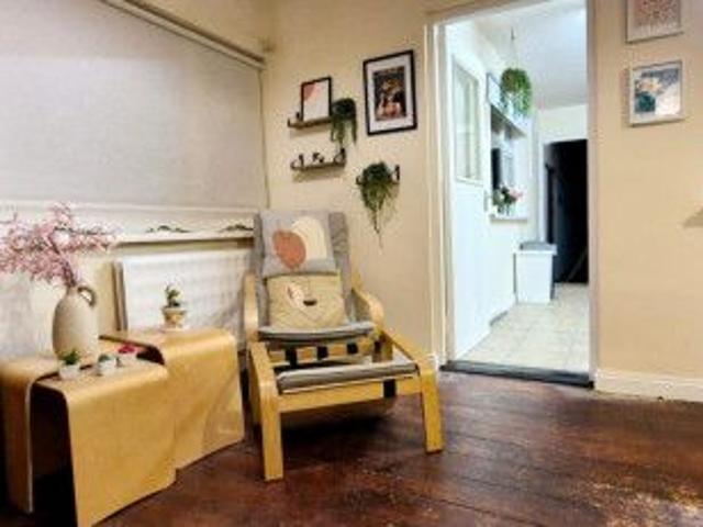 Bed in a pleasant twin bedroom, in Whitehall