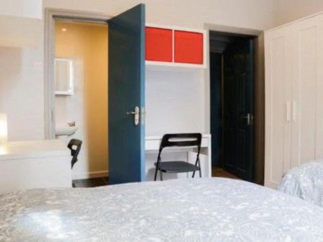 Bed in a pleasant twin ensuite bedroom, in Phibsborough