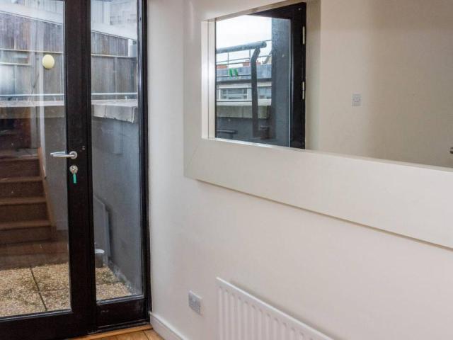 Bed in a shared twin bedroom, in the Temple Bar nneighbourhood