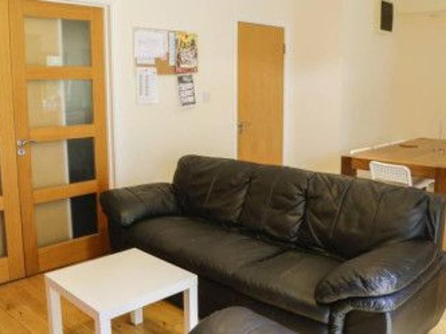 Bed in a shared twin ensuite bedroom, in Ballymun