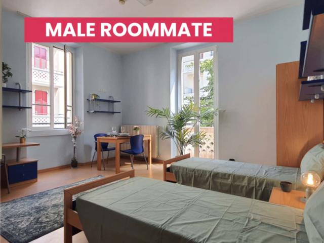 Bed in Shared bedroom Via Barrili MALE Students only Apt. with one single bedroom + one shared bedroom