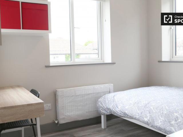 Bed in shared 4 bedroom flat for rent in Whitehall, Dublin