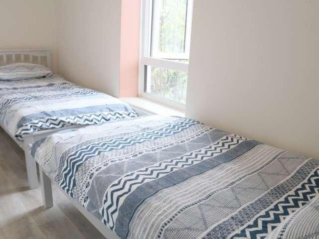Bed in shared 9 bedroom flat for rent, Inns Quay