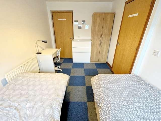 Bed to rent in flat with 4 bedrooms in Stoneybatter, Dublin