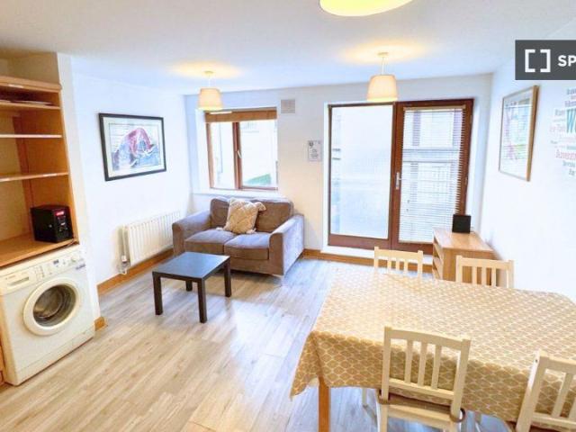 Bed to to rent in 4 bedroom flat in Stoneybatter, Dublin