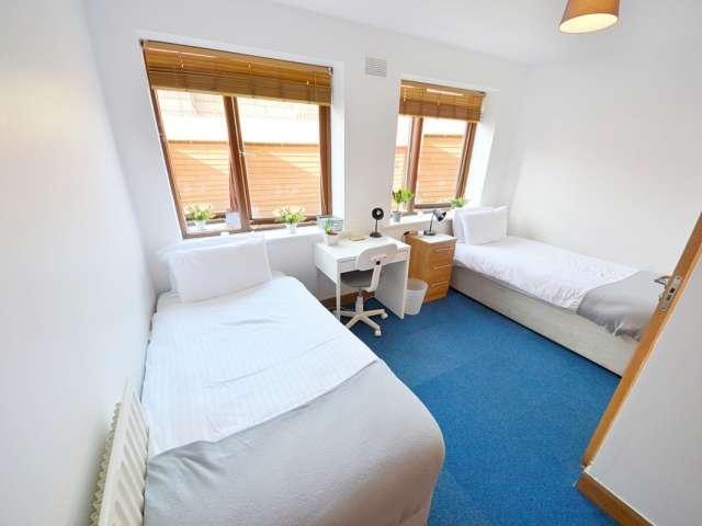 Bed to to rent in 4 bedroom flat in Stoneybatter, Dublin