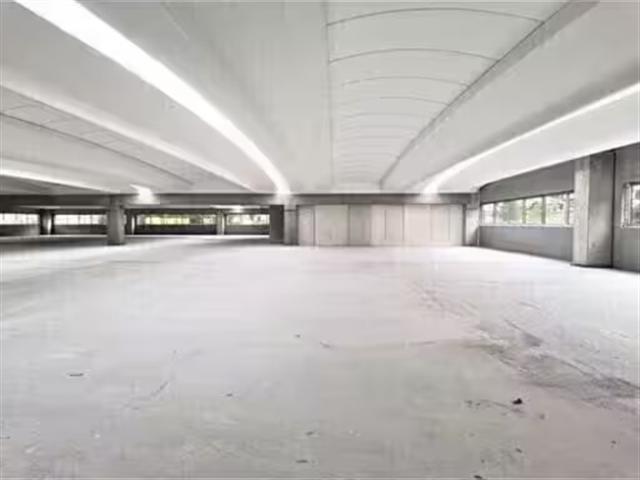 Bedano großes und modernes Geschäfts /Handwerksgebäude