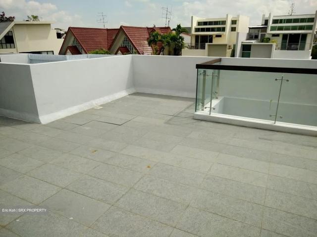 Bedok Ria D16, Semi