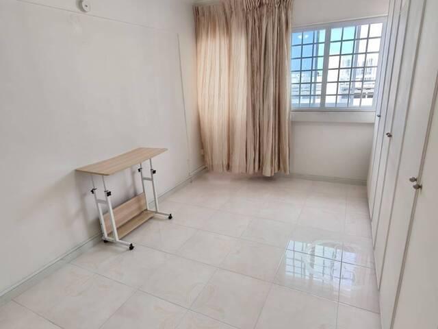 Bedok South Room Rental | Furnished Common Room with Aircon & WIFI