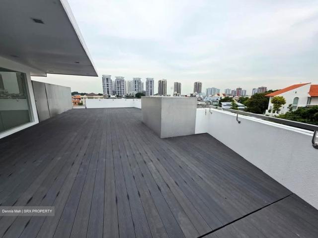 Bedok South Road D16, Semi