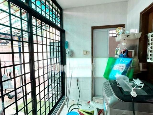 Bedok South Road D16, Semi
