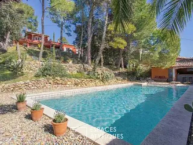 Bédoin 84410 Achat / Vente maison 8 pièces t8 au dernier étage piscine