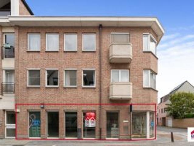 Bedrijfsvastgoed te koop in Aalter 9880