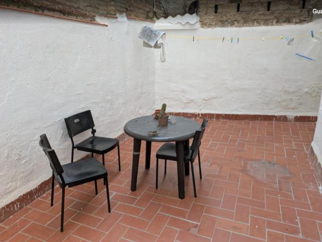 Bedroom near the Rocafort metro station, for students max 30 years old