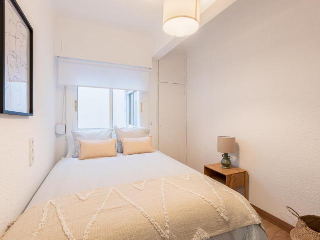 Bedroom for rent in Maestro Bretón 3, Alicante