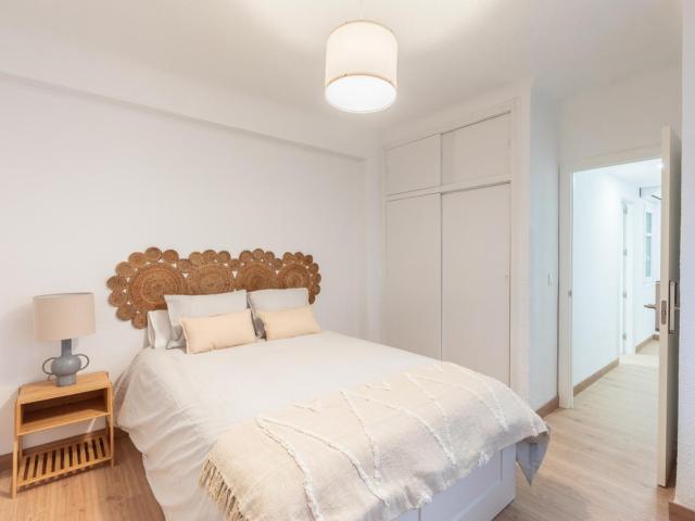 Bedroom for rent in Maestro Bretón 3, Alicante